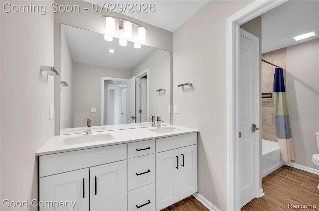 4685 Broomfield Way Lake Orion Village MI 48359
