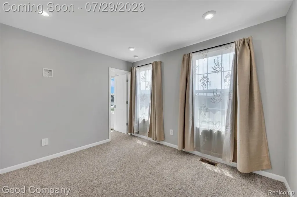 4685 Broomfield Way Lake Orion Village MI 48359