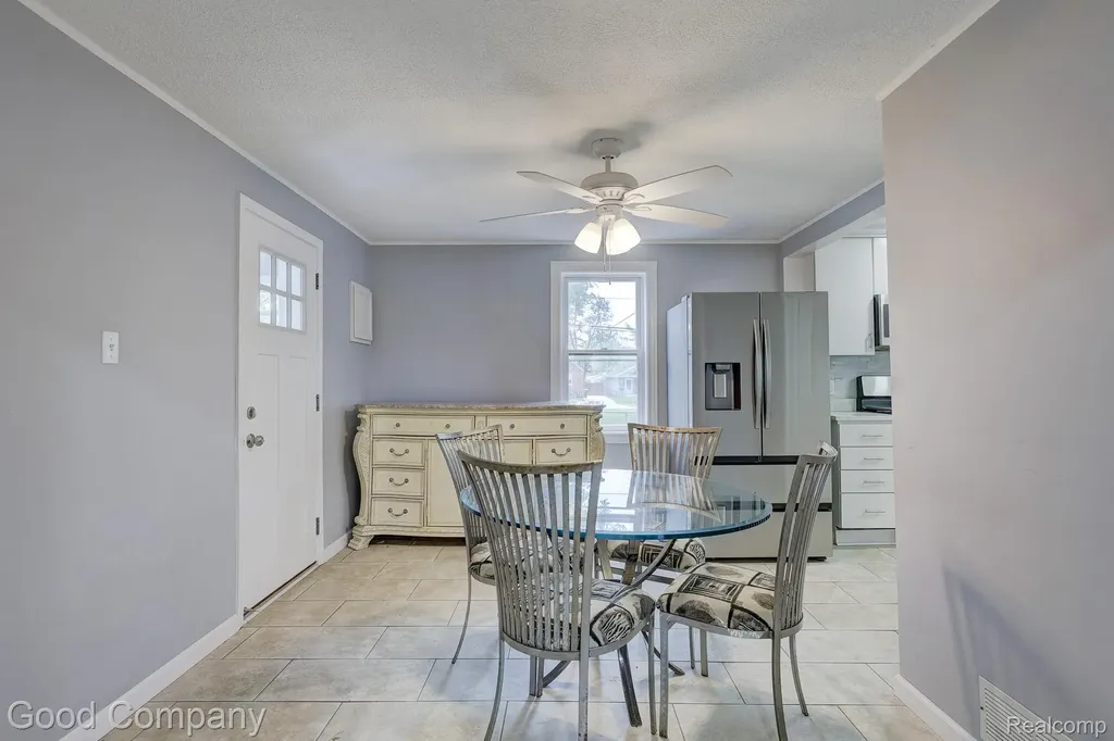 335 W Lincoln Avenue Madison Heights City MI 48071
