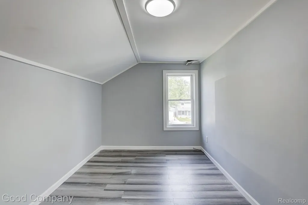 335 W Lincoln Avenue Madison Heights City MI 48071