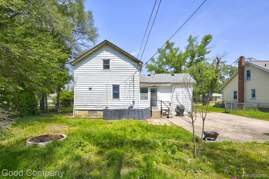 335 W Lincoln Avenue Madison Heights City MI 48071