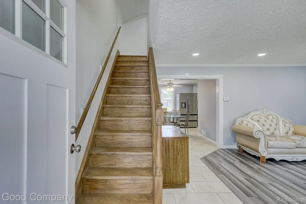 335 W Lincoln Avenue Madison Heights City MI 48071
