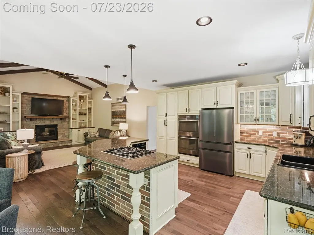 10218 Creekwood Trail Springfield Charter Township MI 48350
