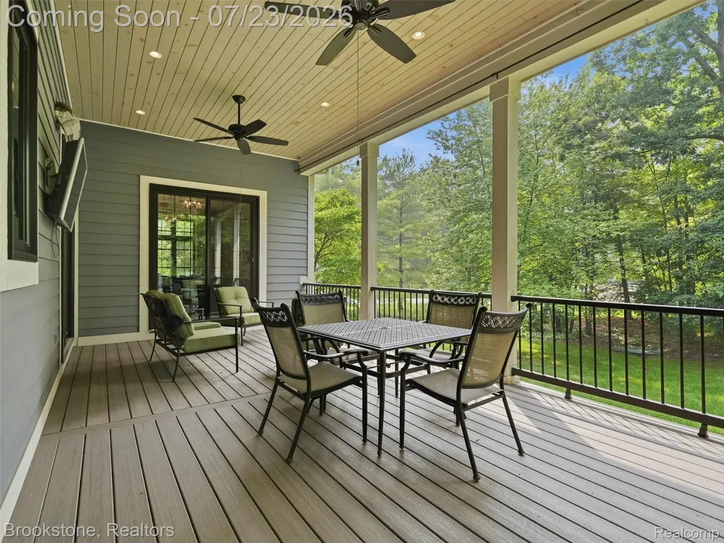 10218 Creekwood Trail Springfield Charter Township MI 48350