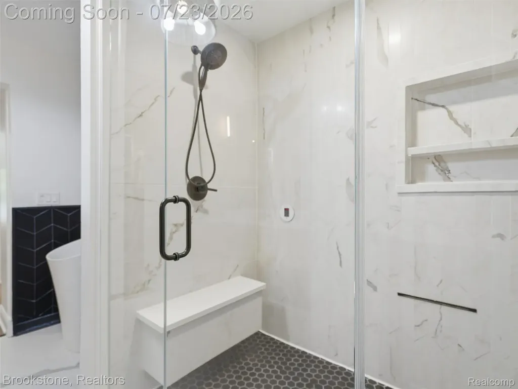 10218 Creekwood Trail Springfield Charter Township MI 48350
