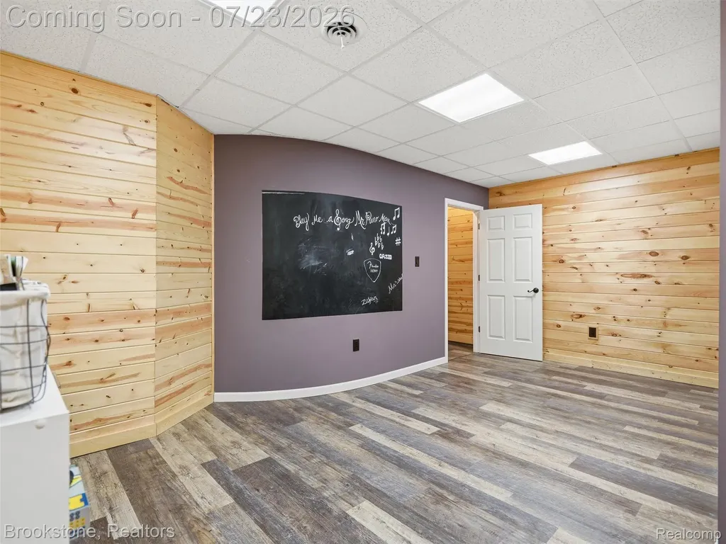 10218 Creekwood Trail Springfield Charter Township MI 48350
