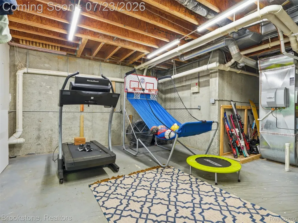 10218 Creekwood Trail Springfield Charter Township MI 48350