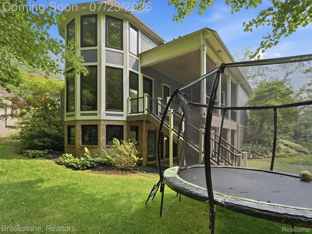 10218 Creekwood Trail Springfield Charter Township MI 48350