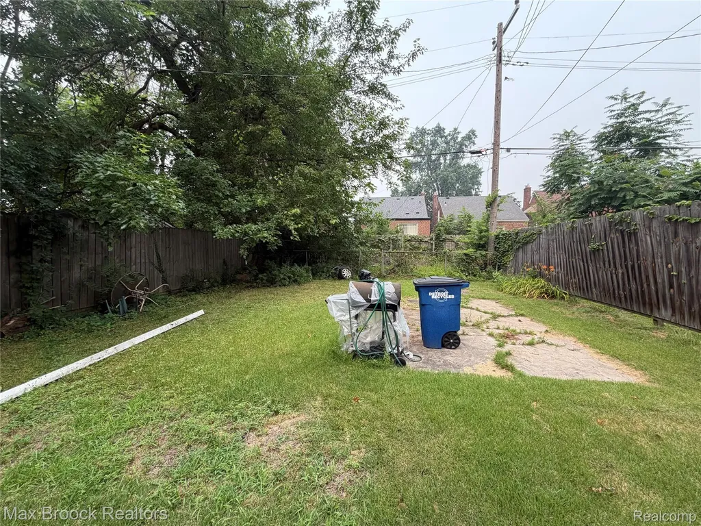 19341 Ohio Street Detroit City MI 48221