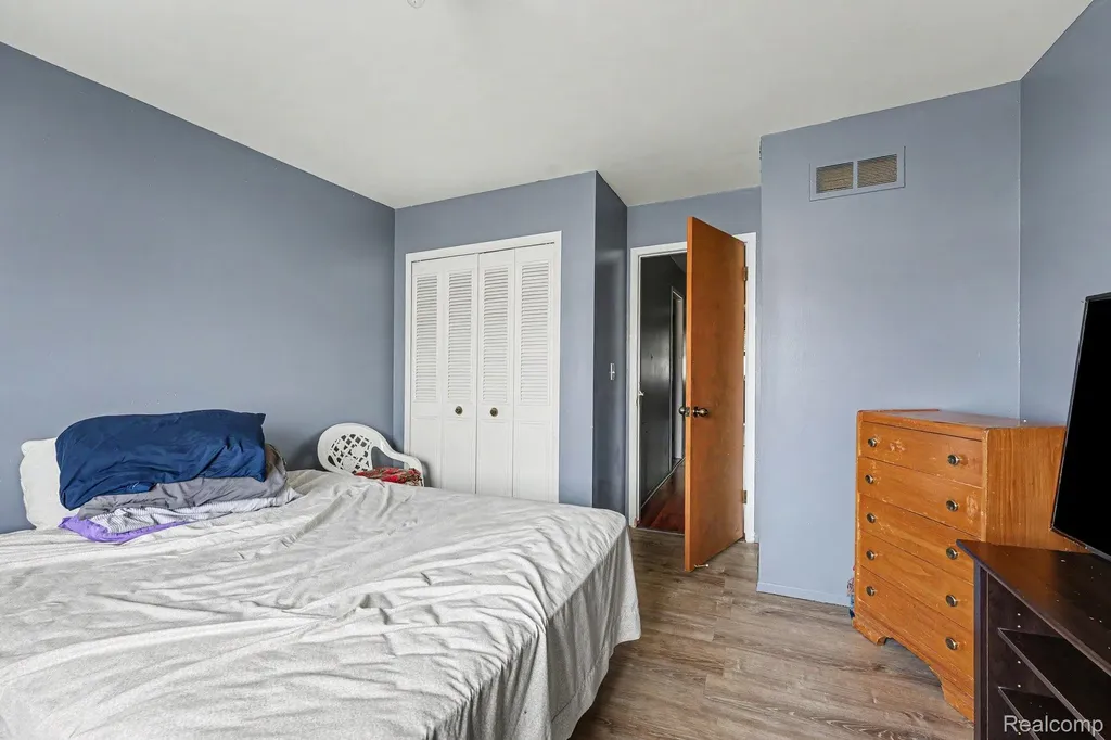 28630 Imperial Drive Warren City MI 48093