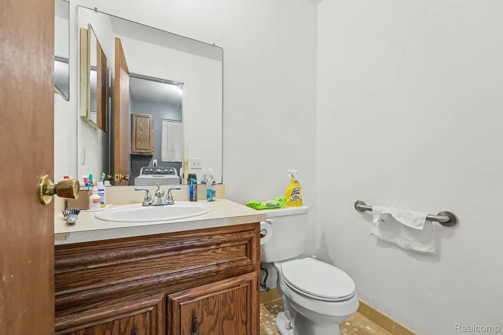 28630 Imperial Drive Warren City MI 48093