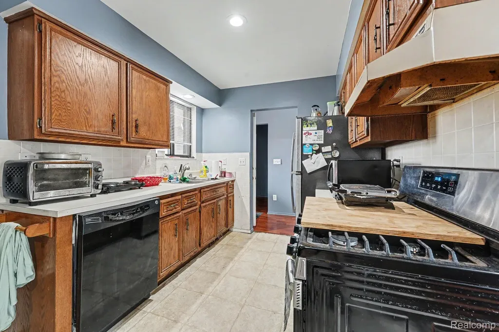 28630 Imperial Drive Warren City MI 48093