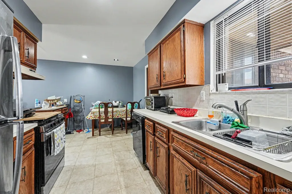 28630 Imperial Drive Warren City MI 48093