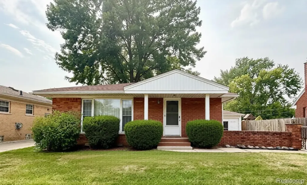 24255 Flower Avenue Eastpointe City MI 48021