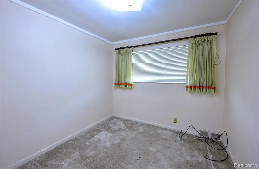 24255 Flower Avenue Eastpointe City MI 48021