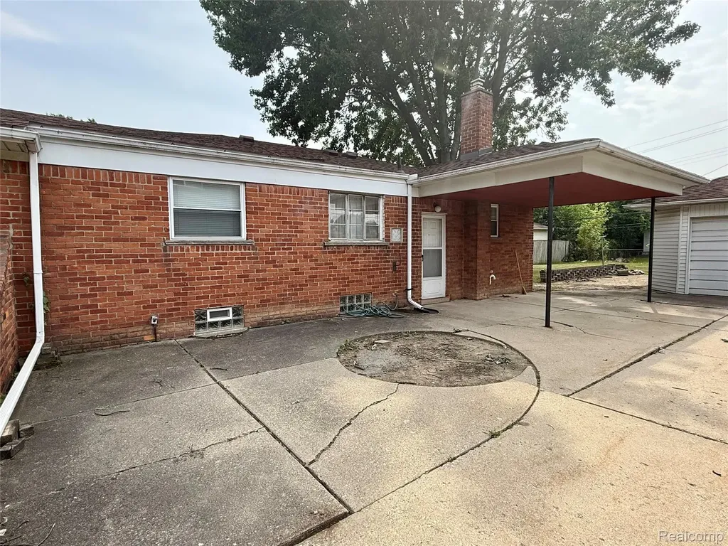 24255 Flower Avenue Eastpointe City MI 48021