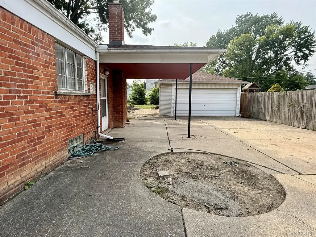24255 Flower Avenue Eastpointe City MI 48021