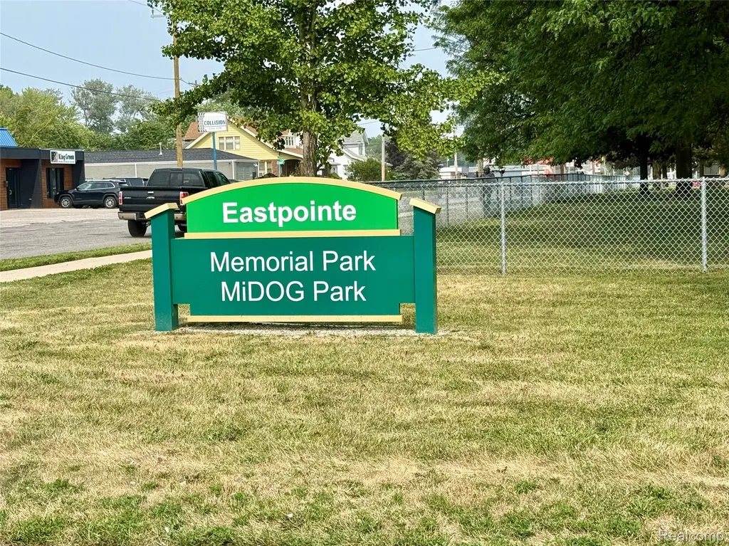 24255 Flower Avenue Eastpointe City MI 48021
