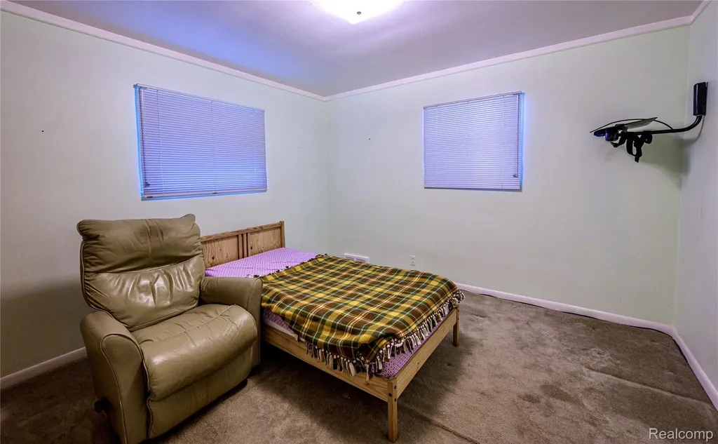 24255 Flower Avenue Eastpointe City MI 48021