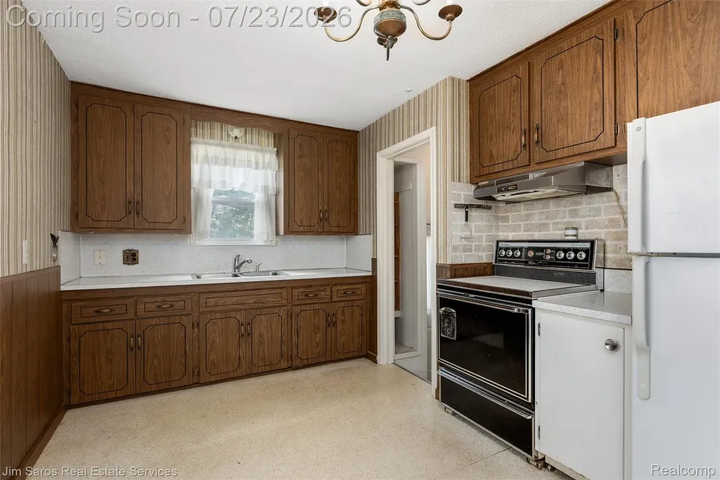 305 S Edison Avenue Royal Oak City MI 48067
