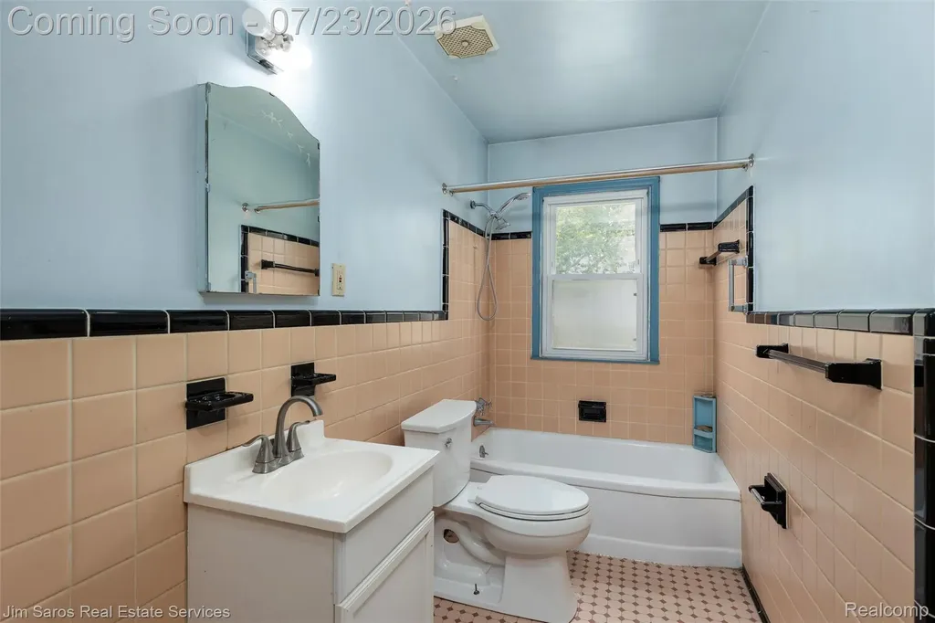 305 S Edison Avenue Royal Oak City MI 48067