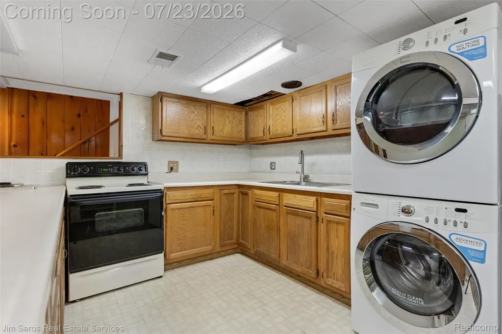 305 S Edison Avenue Royal Oak City MI 48067