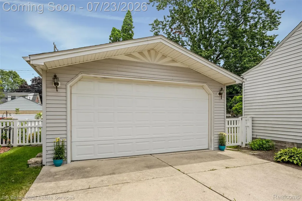 305 S Edison Avenue Royal Oak City MI 48067
