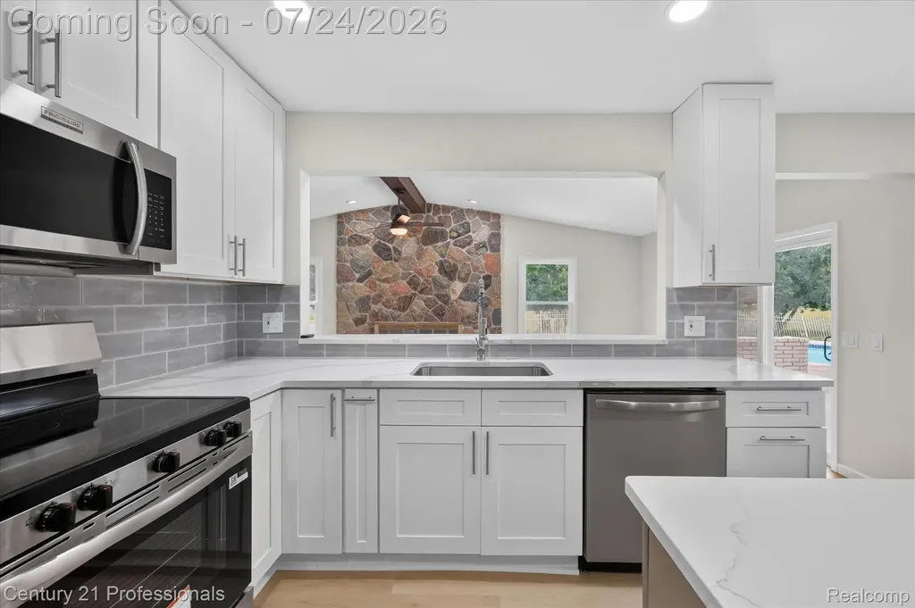 36045 Congress Court Farmington Hills City MI 48335