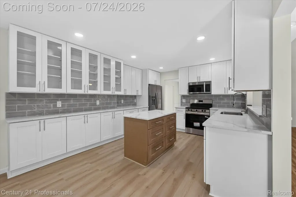 36045 Congress Court Farmington Hills City MI 48335