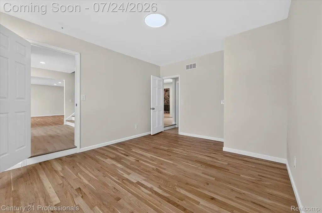 36045 Congress Court Farmington Hills City MI 48335