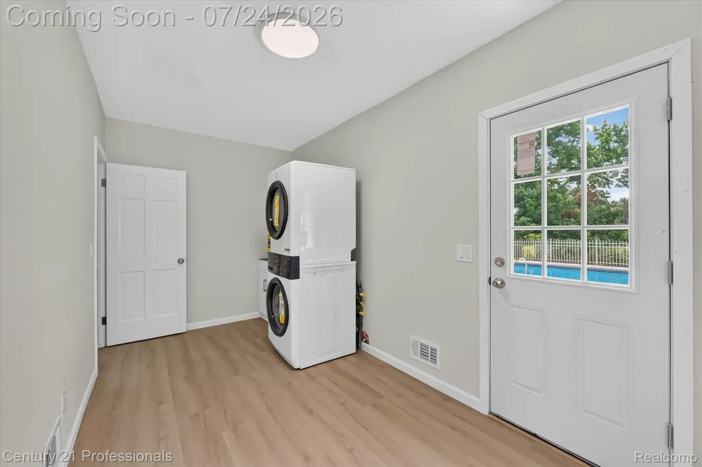36045 Congress Court Farmington Hills City MI 48335
