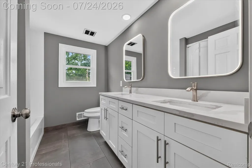 36045 Congress Court Farmington Hills City MI 48335