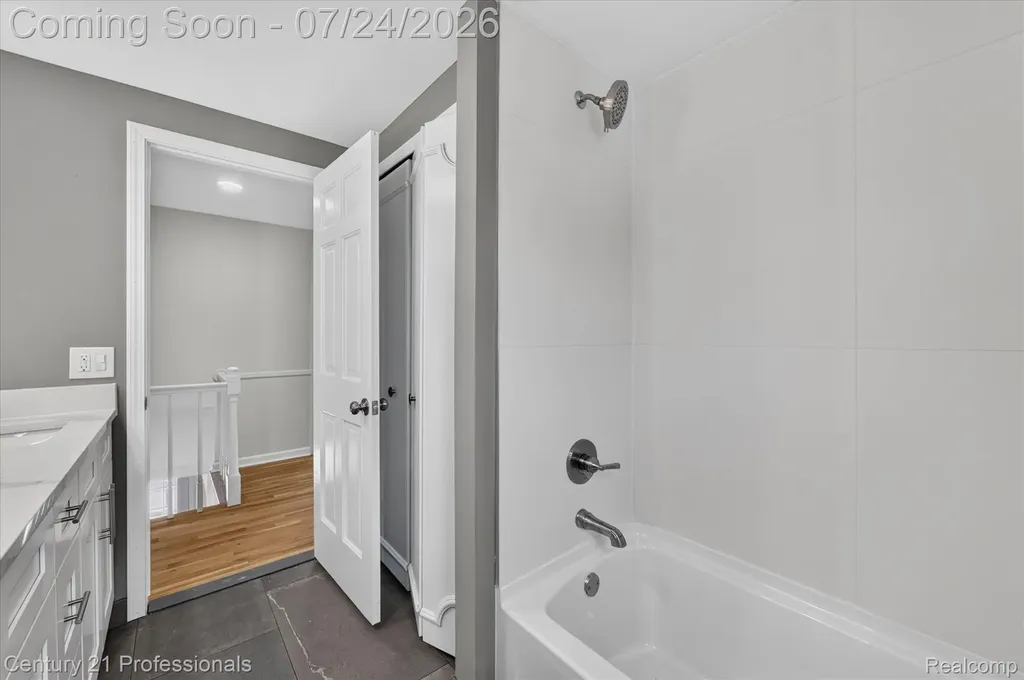 36045 Congress Court Farmington Hills City MI 48335