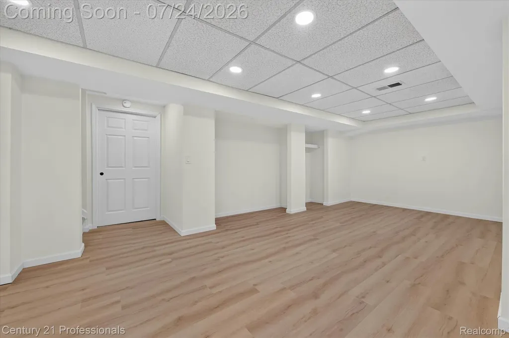 36045 Congress Court Farmington Hills City MI 48335