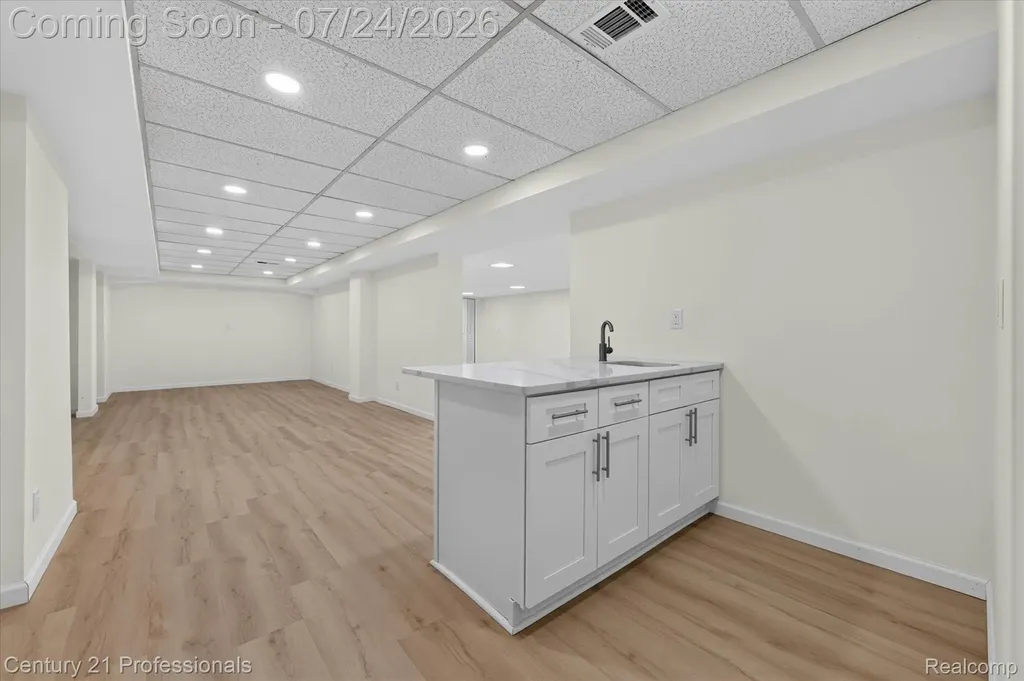36045 Congress Court Farmington Hills City MI 48335
