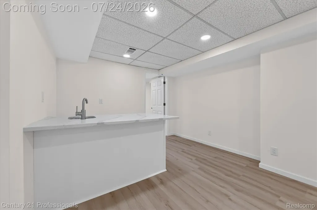 36045 Congress Court Farmington Hills City MI 48335