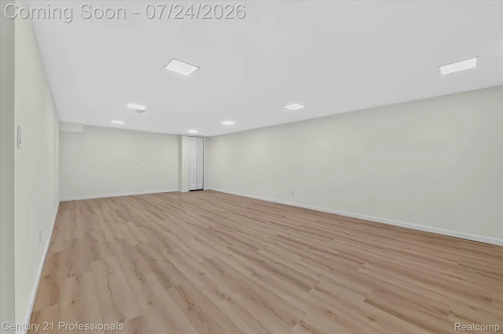 36045 Congress Court Farmington Hills City MI 48335