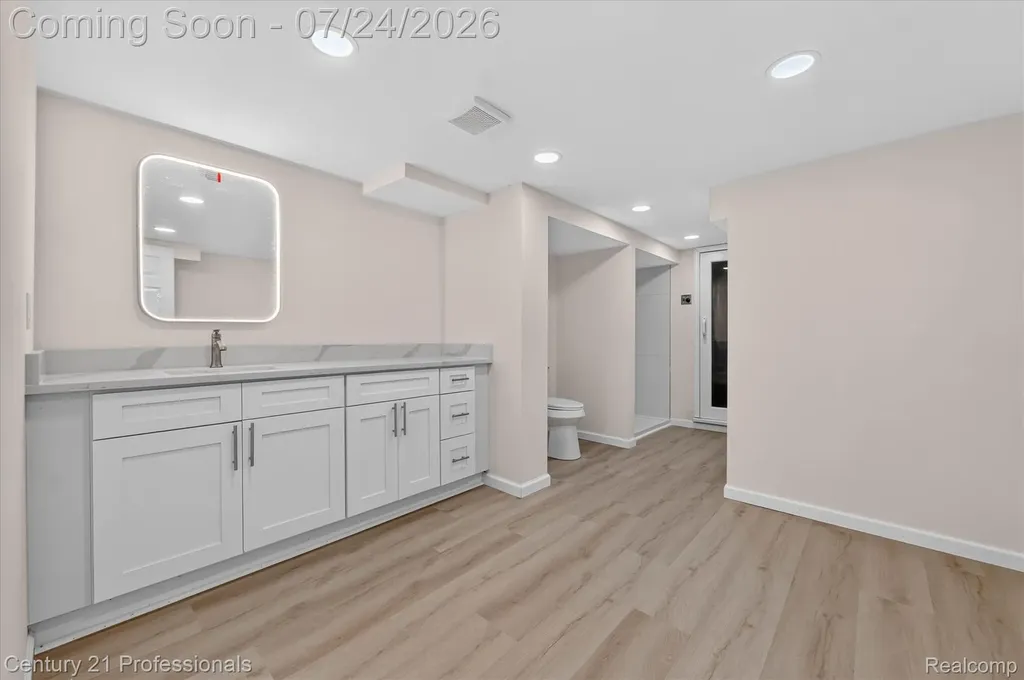 36045 Congress Court Farmington Hills City MI 48335