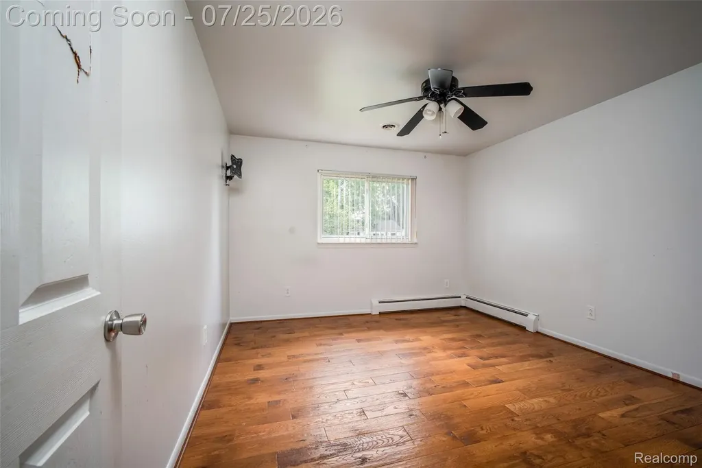 31045 John Hauk Street Garden City City MI 48135