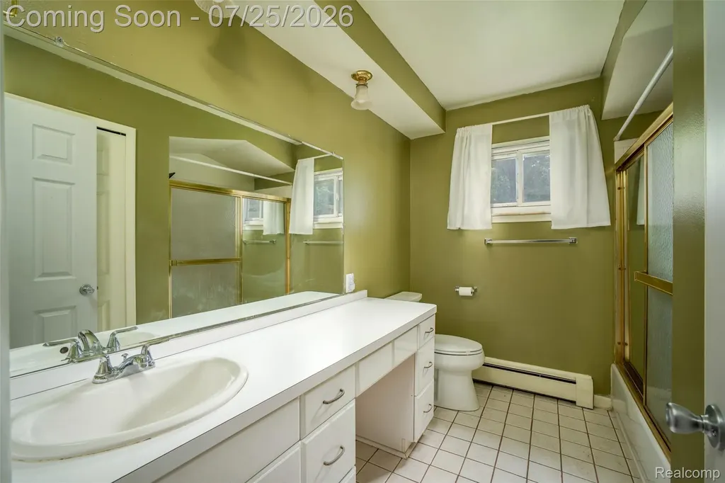31045 John Hauk Street Garden City City MI 48135