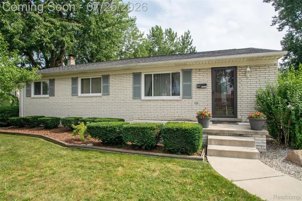 31045 John Hauk Street Garden City City MI 48135