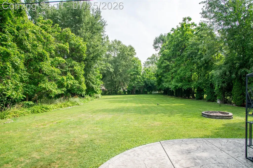 31045 John Hauk Street Garden City City MI 48135