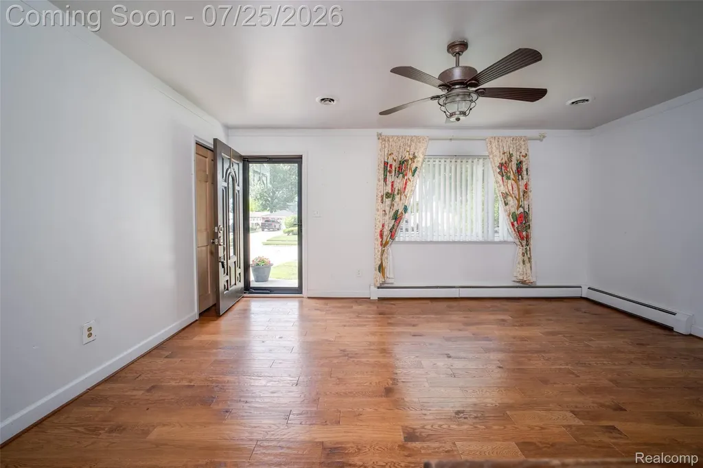 31045 John Hauk Street Garden City City MI 48135