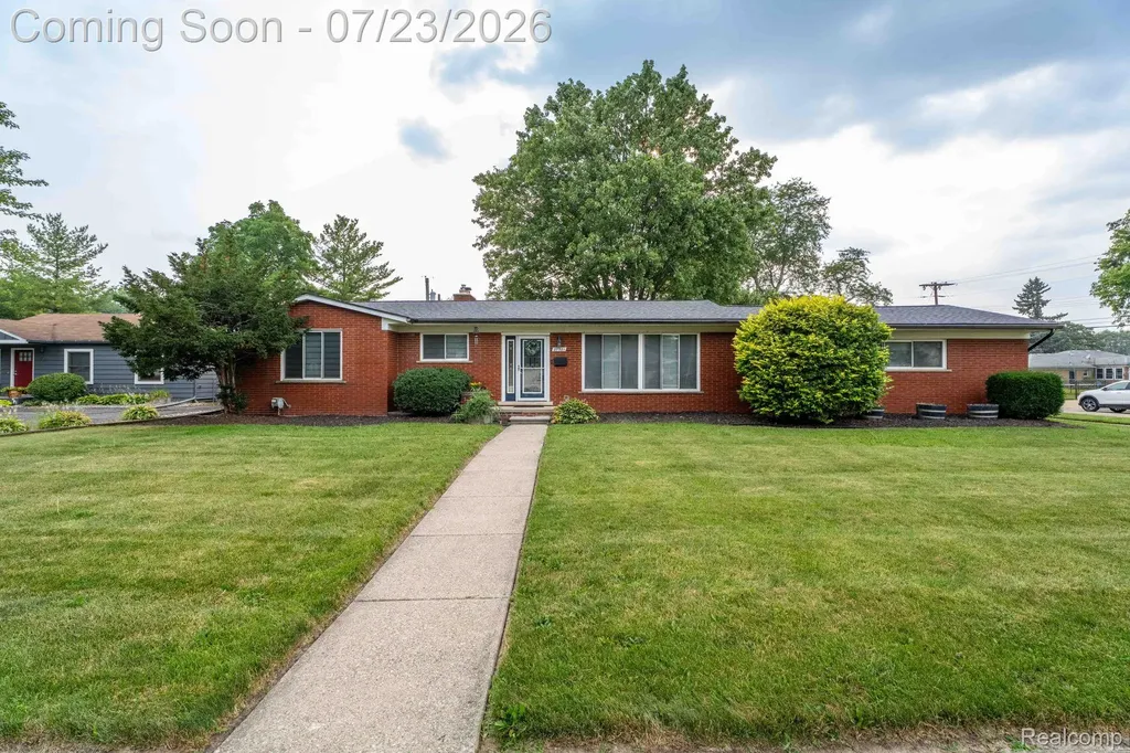 27381 Gail Drive Warren City MI 48093