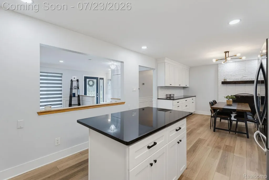 27381 Gail Drive Warren City MI 48093