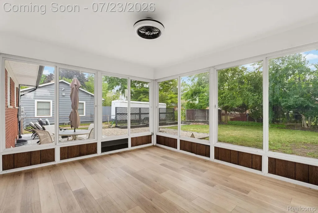 27381 Gail Drive Warren City MI 48093