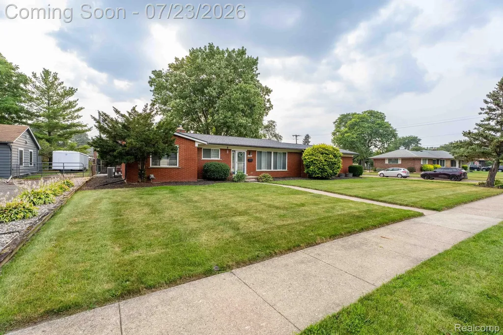 27381 Gail Drive Warren City MI 48093