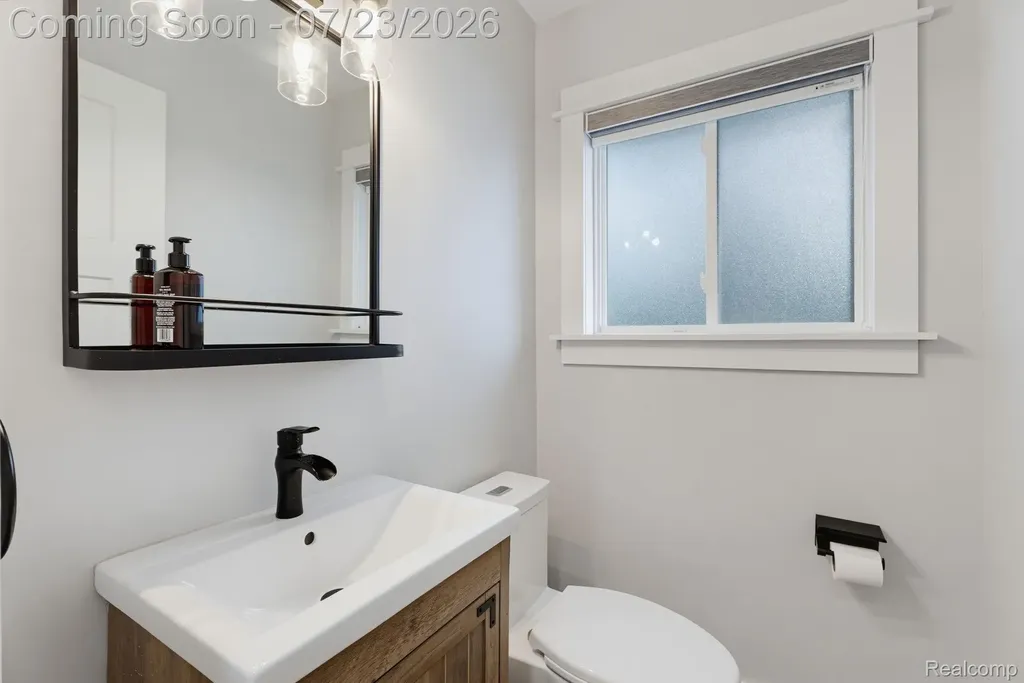 27381 Gail Drive Warren City MI 48093
