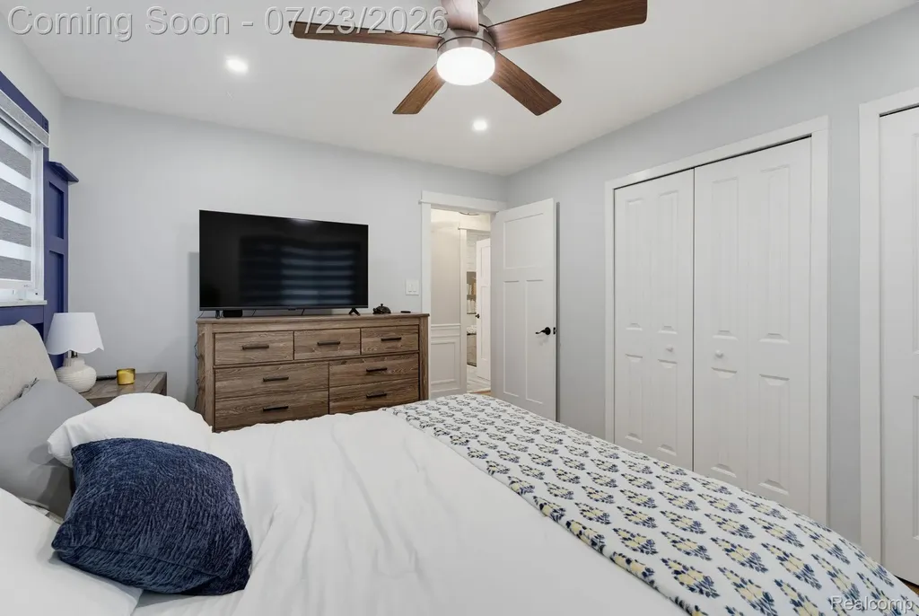 27381 Gail Drive Warren City MI 48093