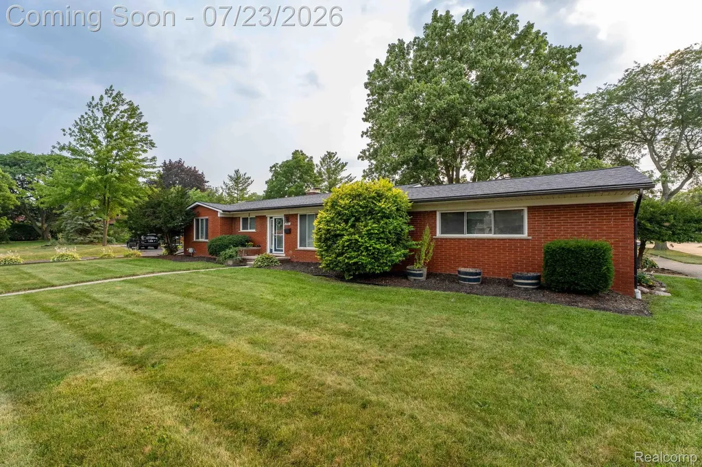 27381 Gail Drive Warren City MI 48093